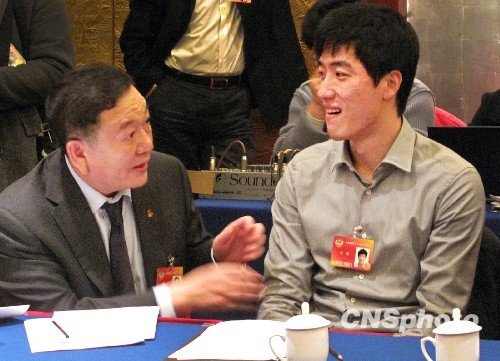 劉翔告別兩會(huì)出征多哈 孫海平稱(chēng)其腳傷未愈