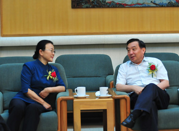中宣部副部長(zhǎng)，中央外宣辦、國務(wù)院新聞辦主任王晨同志(右)人民日?qǐng)?bào)社副總編輯馬利同志