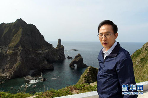 　　8月10日，韓國總統(tǒng)李明博登上與日本存在主權(quán)爭議的獨(dú)島（日本稱竹島）視察。（來源：網(wǎng)絡(luò)）