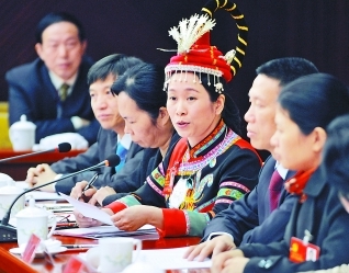 代表團繼續(xù)討論十八大報告和中央紀(jì)委工作報告