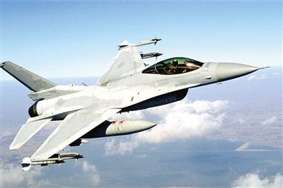 韓軍KF-16戰(zhàn)斗機(jī) 可執(zhí)行空中監(jiān)控和打擊,若與F-15K戰(zhàn)斗機(jī)進(jìn)行巡邏飛行,每天至少花18萬(wàn)美元。