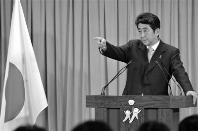 17日，東京自民黨總部大樓，安倍晉三勝選后召開新聞發(fā)布會。