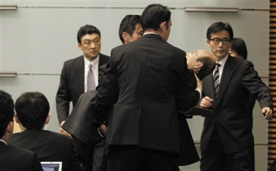 日本新政權(quán)右翼政客集體上位曾非法登上釣魚(yú)島