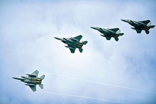 日航空自衛(wèi)隊(duì)F-15戰(zhàn)機(jī)已多次攔截中國飛機(jī)。圖為去年6月，日方F-15在美國參加作戰(zhàn)演習(xí)。