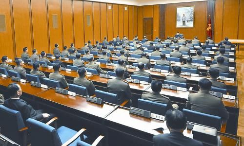據(jù)朝中社3日提供的照片，朝鮮最高領導人金正恩近日主持召開勞動黨中央軍事委員會擴大會議。