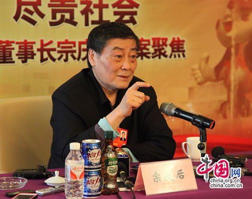全國人大代表、娃哈哈集團(tuán)董事長兼總經(jīng)理宗慶后。
