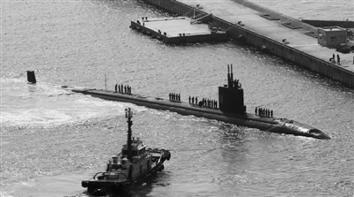 美軍6900噸級攻擊型核潛艇“夏延”號也參加了美韓計劃持續(xù)兩個月的軍演。潛射彈道導(dǎo)彈是美向韓提供的三大核保護(hù)傘之一
