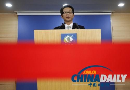 韓國統(tǒng)一部長官柳吉在26日發(fā)表政府聲明說，決定將滯留在開城園區(qū)的韓方人員全部撤回。