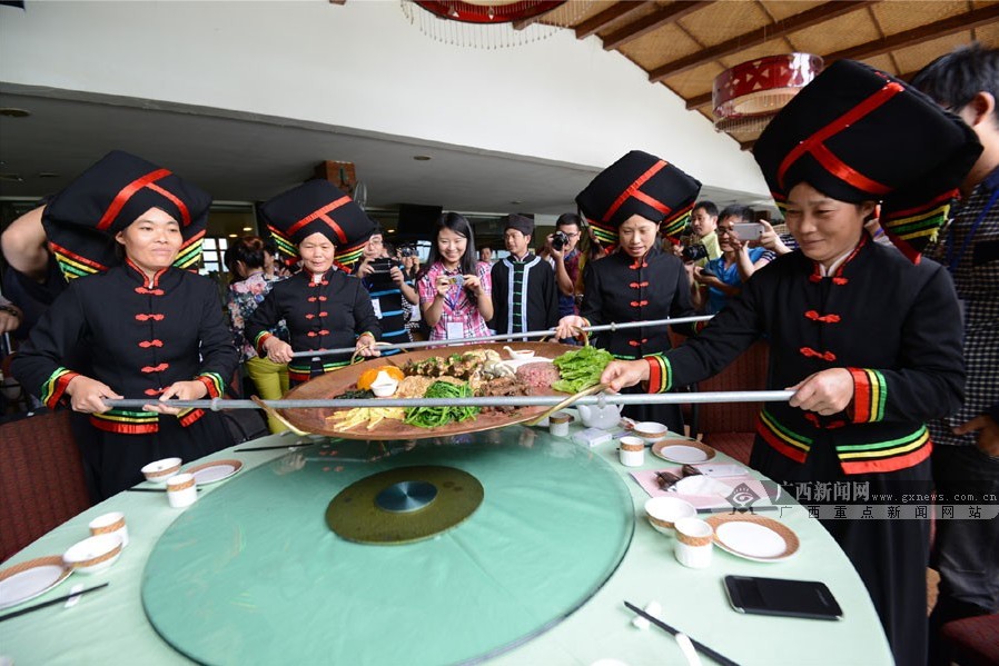 “全國(guó)網(wǎng)絡(luò)媒體廣西行”采訪(fǎng)團(tuán)聚焦崇左(組圖)