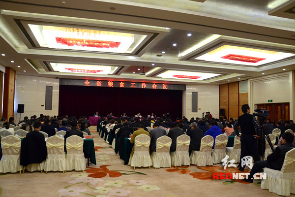 2月20日召開的湖南省糧食工作會(huì)議透露，初步統(tǒng)計(jì)，2013年全省糧油加工業(yè)總產(chǎn)值達(dá)到1139.2億元，比上年增加72.1億元。