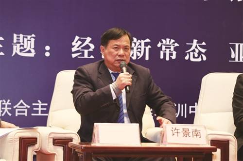 近日，“亞洲財(cái)富論壇第五屆年會(huì)”在北京國(guó)家會(huì)議中心舉行。匹克集團(tuán)董事長(zhǎng)許景南受邀出席，圍繞“經(jīng)濟(jì)新常態(tài)、亞洲新機(jī)遇”這一主題同亞洲各領(lǐng)域的優(yōu)秀領(lǐng)導(dǎo)者們展開(kāi)深度探討，并憑借在推動(dòng)匹克品牌及市場(chǎng)國(guó)際化方面的卓越表現(xiàn)，獲得“亞洲國(guó)際化影響力人物”殊榮。
