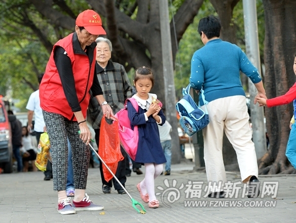 為白發(fā)志愿者點贊！青運白發(fā)志愿者平均年齡55歲