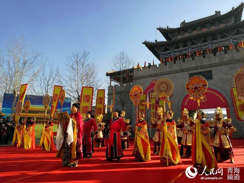 網絡媒體走轉改：古城萬人慶臘八 粥香暖心迎新年【11】