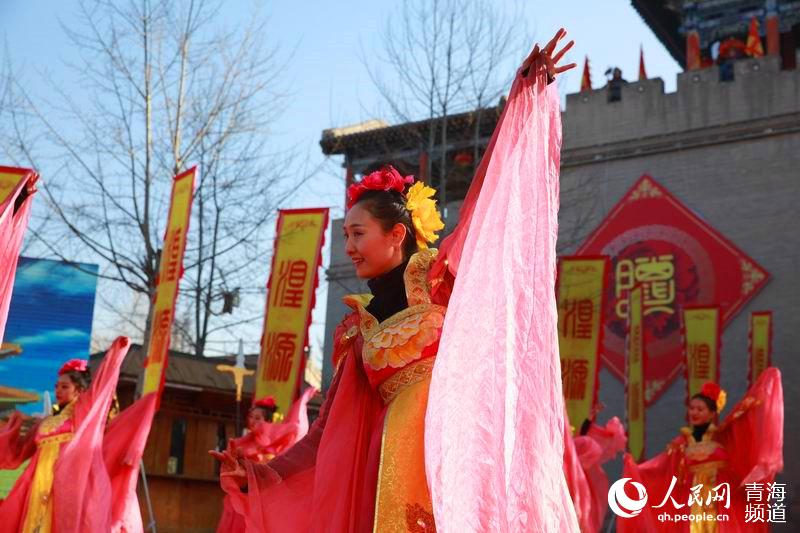 網(wǎng)絡(luò)媒體走轉(zhuǎn)改：古城萬(wàn)人慶臘八 粥香暖心迎新年【12】