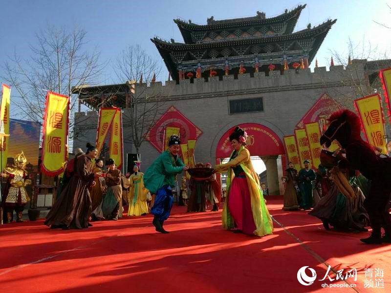 網(wǎng)絡(luò)媒體走轉(zhuǎn)改：古城萬(wàn)人慶臘八 粥香暖心迎新年【15】
