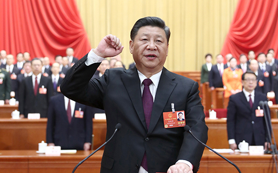 新當(dāng)選的國(guó)家主席、中央軍委主席習(xí)近平進(jìn)行憲法宣誓