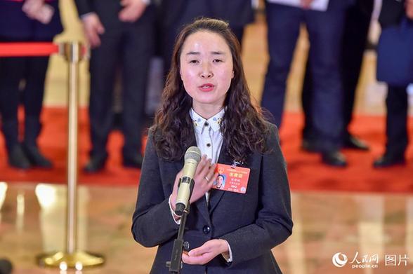 全國人大代表、甘肅省徽縣隴上莊園淘寶店負責人梁倩娟。