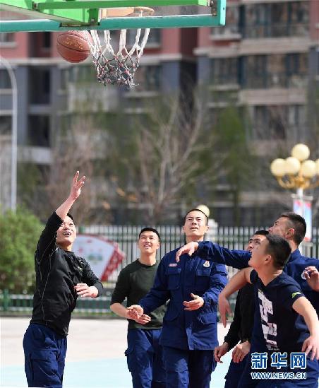 (社會(huì))(7)消防“鐵漢”李志亮的百煉青春