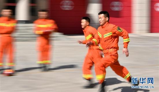 (社會(huì))(8)消防“鐵漢”李志亮的百煉青春