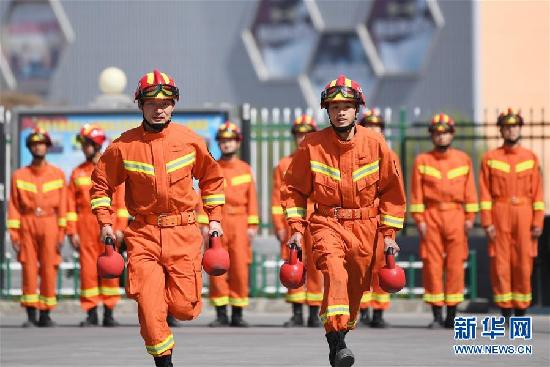 (社會(huì))(10)消防“鐵漢”李志亮的百煉青春