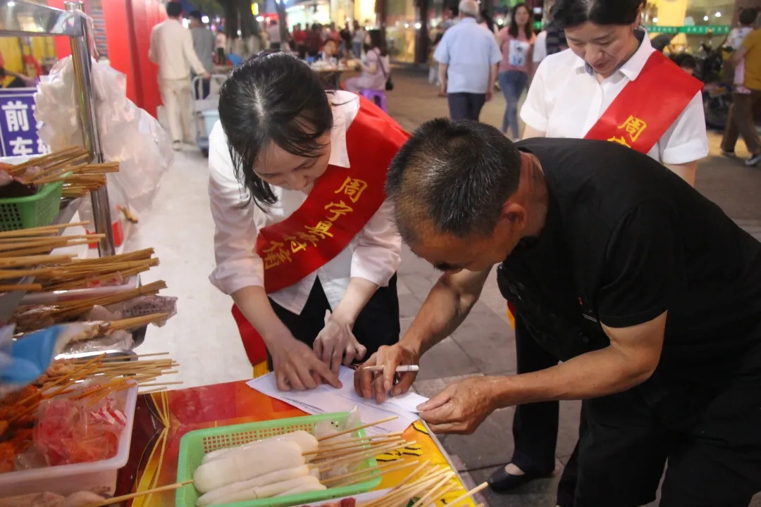 周寧聯(lián)社一對一、點對點為商戶辦理二維碼服務夜市經(jīng)濟發(fā)展.webp.jpg