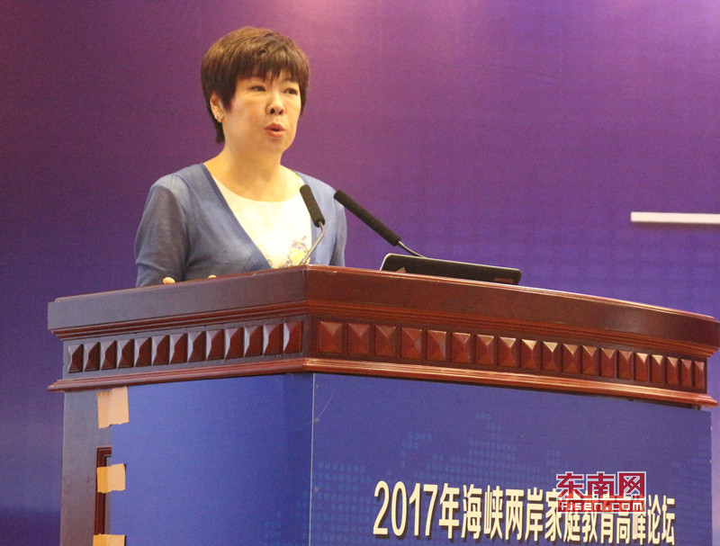 3、北京師范大學(xué)教授于丹發(fā)表主旨演講.jpg