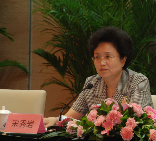全國(guó)婦聯(lián)黨組書記、副主席、書記處第一書記宋秀巖