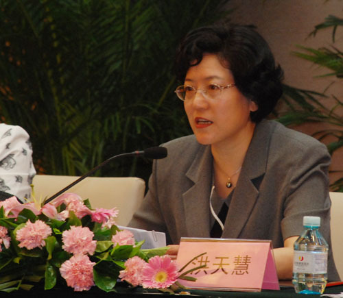 全國婦聯(lián)副主席、書記處書記洪天慧