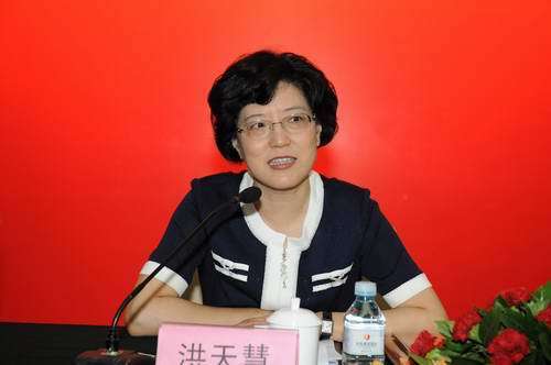 全國婦聯(lián)副主席、書記處書記洪天慧在開班儀式上致辭
