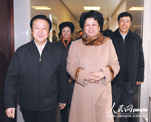 2月6日，全國人大常委會(huì)副委員長、全國婦聯(lián)主席陳至立到最高人民法院視察中國女法官協(xié)會(huì)工作。