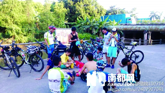 凌晨4時(shí)20分，他們從五邑大學(xué)出發(fā)。