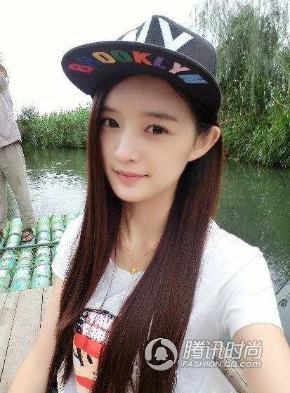 90后嫩模酷似翻版楊冪 堅(jiān)稱從未整容