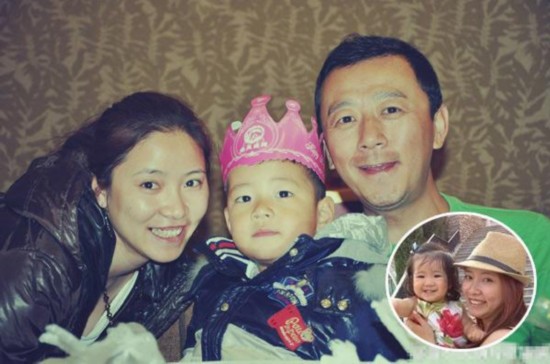 “爸爸”郭濤也帶著兒子火了一把，而小石頭哥哥也是憨厚可愛，在節(jié)目上無意中透露出家有親妹，但對此郭濤毫無遮掩，轉(zhuǎn)身就承認(rèn)了自己還有個小女兒，太太李燃在家做全職太太，照顧兩個孩子，想必是無應(yīng)對“超生”的煩惱。