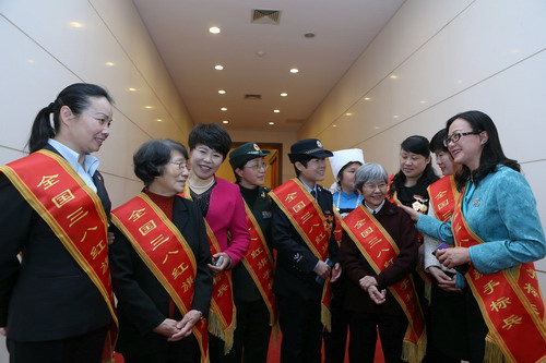 紀(jì)念“三八”國際婦女節(jié)暨全國三八紅旗手(集體)表彰大會(huì)舉行