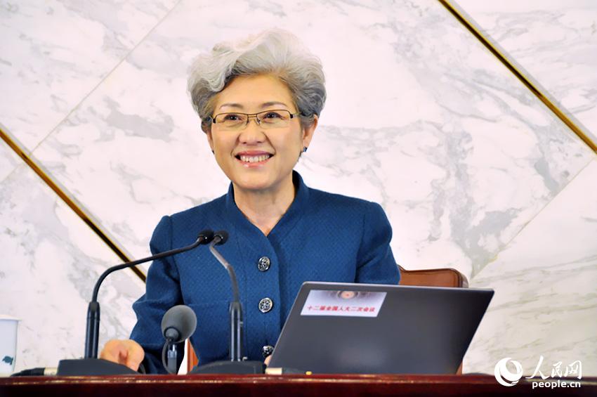 全國(guó)人大會(huì)議女發(fā)言人傅瑩。人民網(wǎng)記者 趙健 攝影