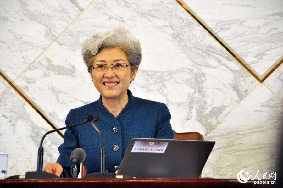 全國(guó)人大會(huì)議女發(fā)言人傅瑩。人民網(wǎng)記者 于凱 攝影