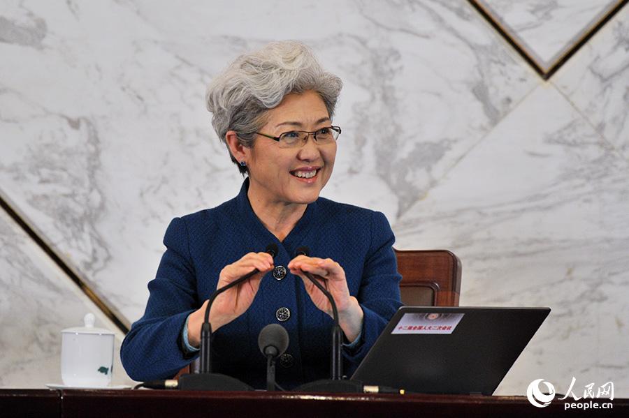 全國(guó)人大會(huì)議女發(fā)言人傅瑩。人民網(wǎng)記者 于凱 攝影
