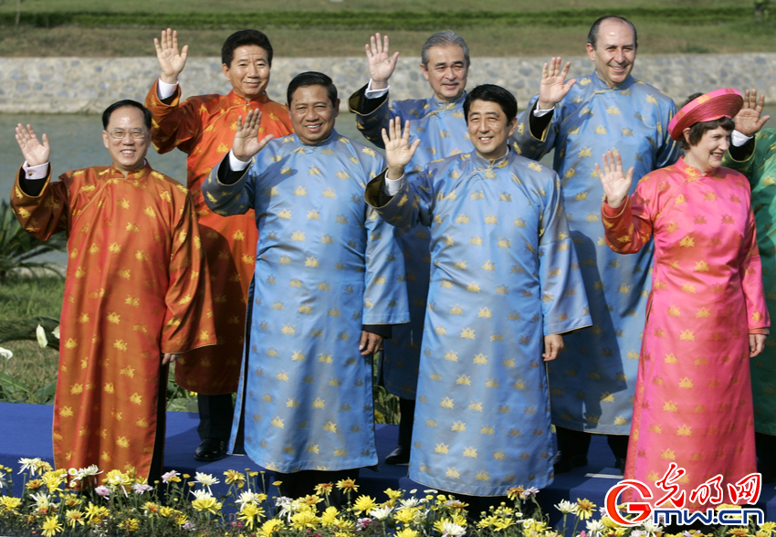 最炫民族風！盤點歷年APEC峰會領導人特色服裝秀