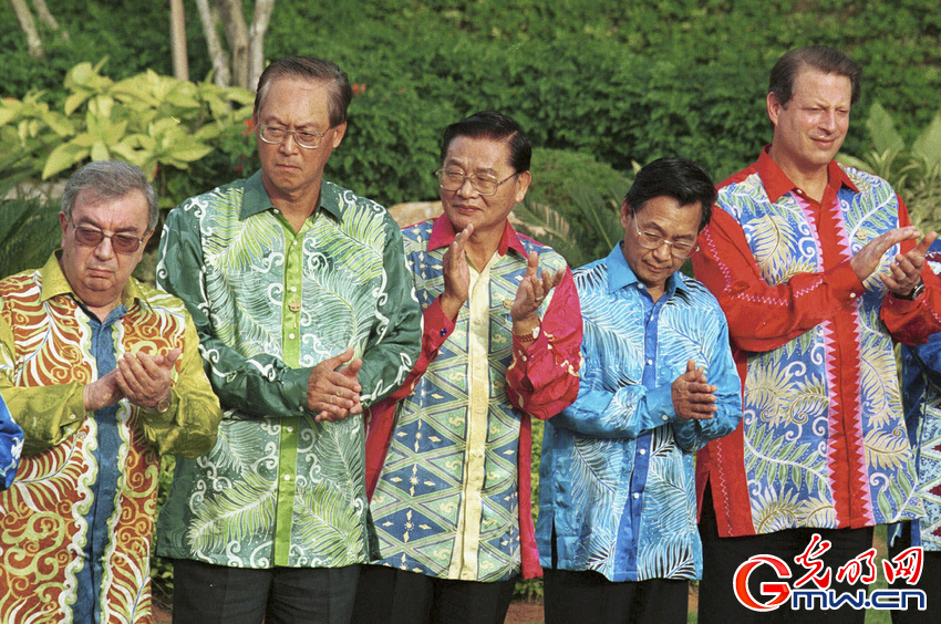 最炫民族風！盤點歷年APEC峰會領導人特色服裝秀