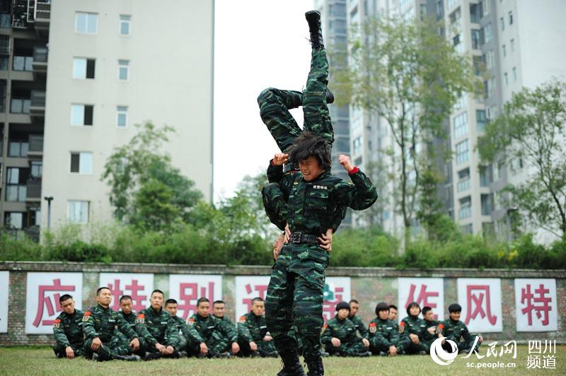 訓練場上的警營女兵。（圖片由四川武警涼山支提供）