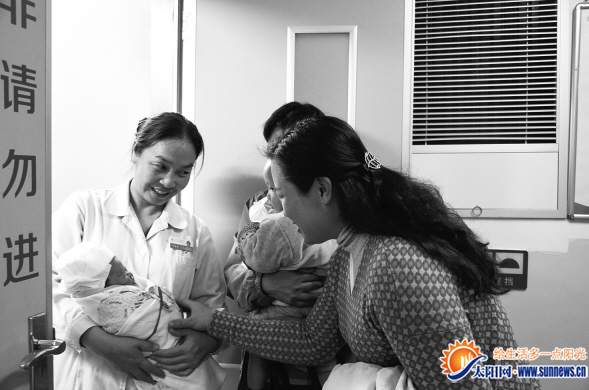 暖心！產(chǎn)婦路邊產(chǎn)男嬰　路人生命接力保母嬰平安