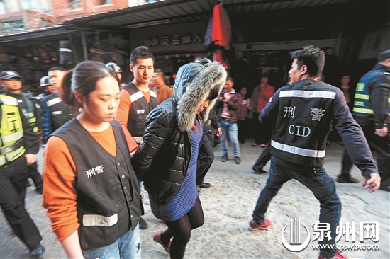 策劃搶嬰的張某指認現場 