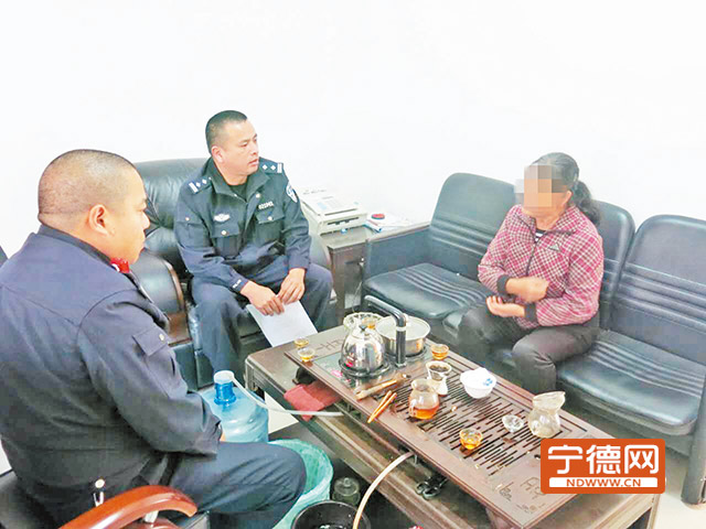 男孩的母親前來(lái)致謝。