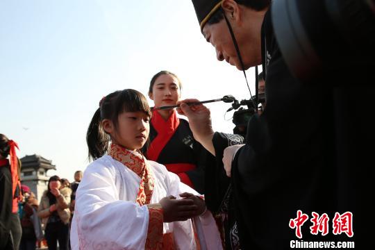 朱砂開(kāi)智?！堖h(yuǎn)　攝